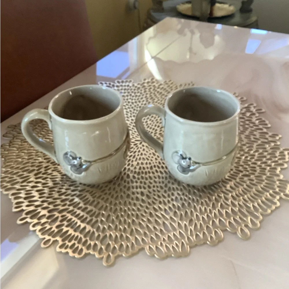 Vintage QUON Japan Coffee Mugs beige lion is 3D mouse on tail in excellent shape